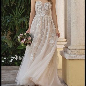 -Size 14 
-No alteration’s 
-Sincerity bridal 
-Style 44073